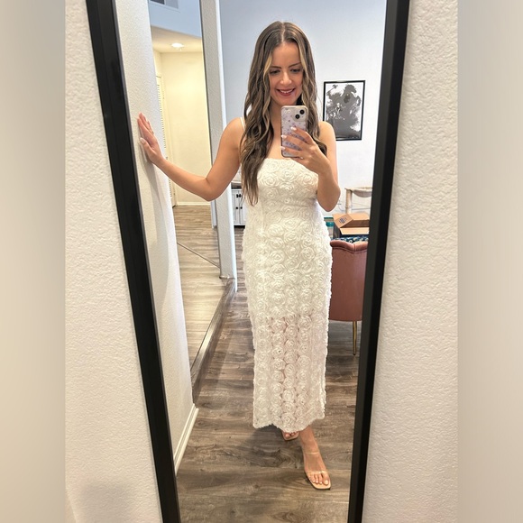 Little White Dress Blue Blush Skylar Flower Textured Maxi Dress MEDIUM Bridal - Picture 5 of 5